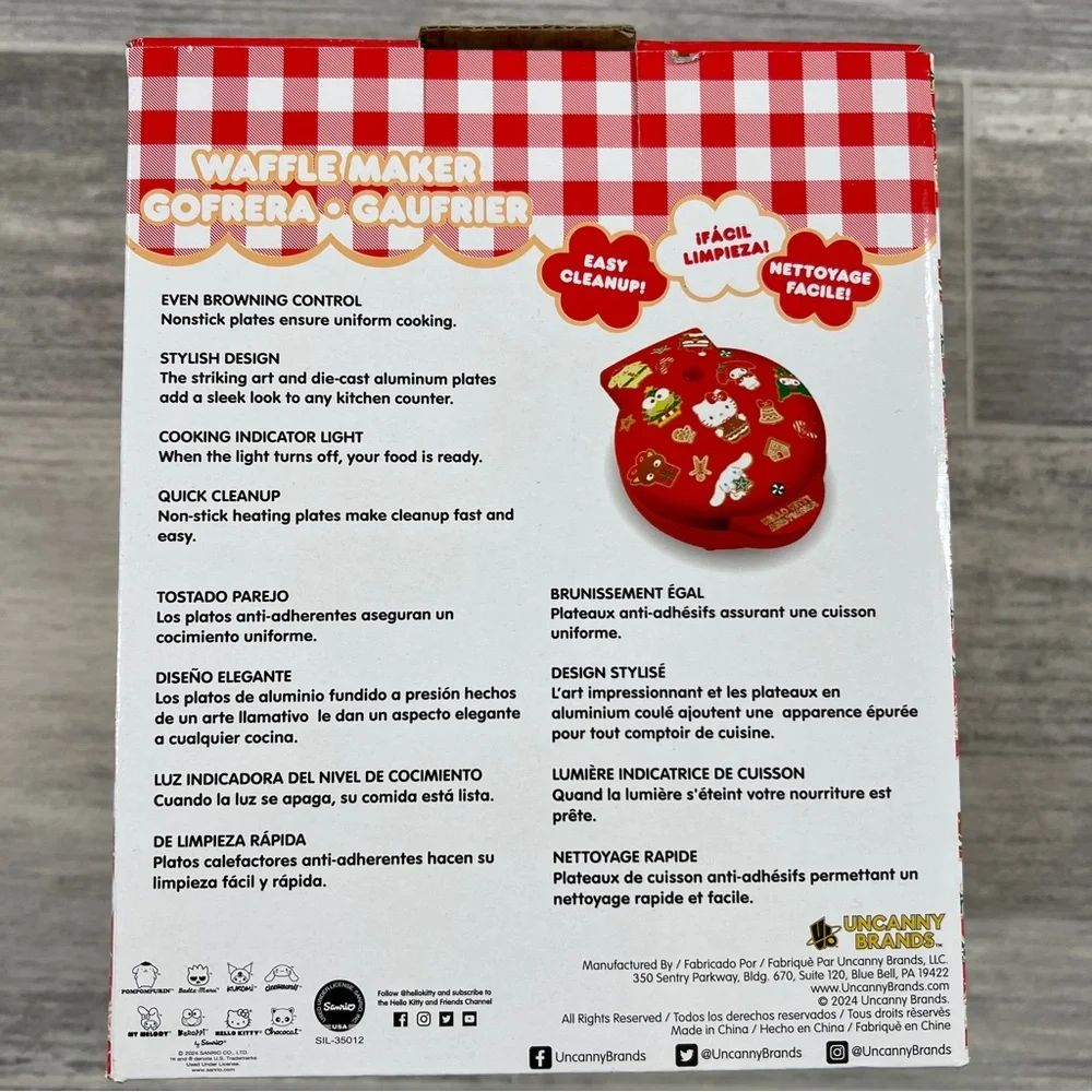 Hello‎ Kitty and Friends Sanrio Red Holiday Christmas Mini Waffle Maker New